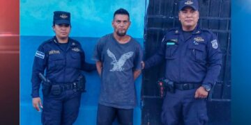Capturan a sujeto que agarró a puñetazos a su compañero de copas en Santa Ana
