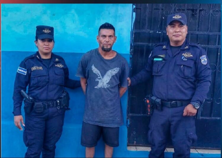 Capturan a sujeto que agarró a puñetazos a su compañero de copas en Santa Ana