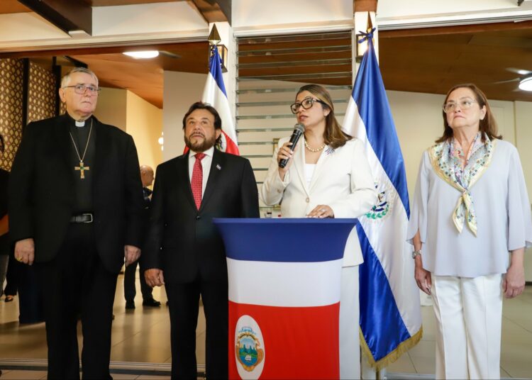 El Salvador y Costa Rica redoblan lazos de amistad