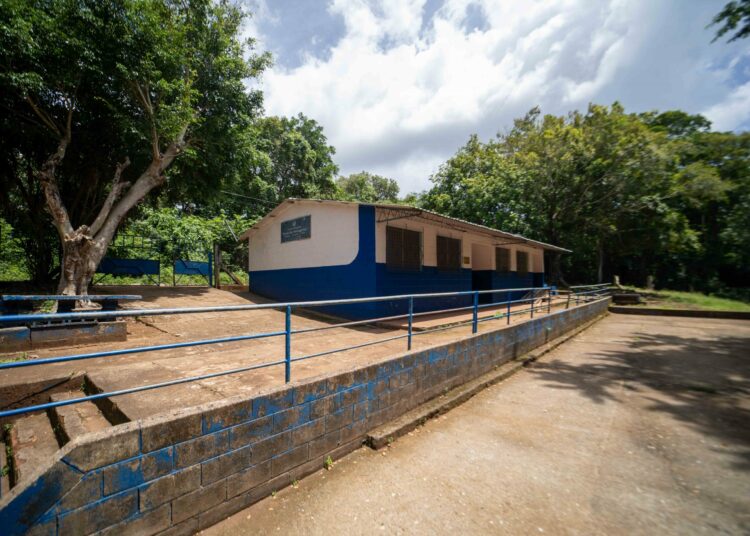 Gobierno reconstruye centro escolar en La Libertad Costa