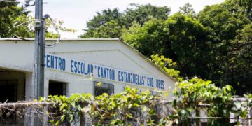 Gobierno reconstruye Centro Escolar Cantón Estanzuelas