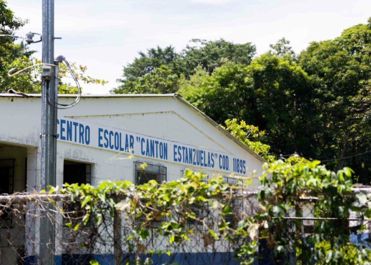 Gobierno reconstruye Centro Escolar Cantón Estanzuelas