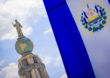 Plaza Salvador del Mundo se prepara para el Desfile de Independencia 2026
