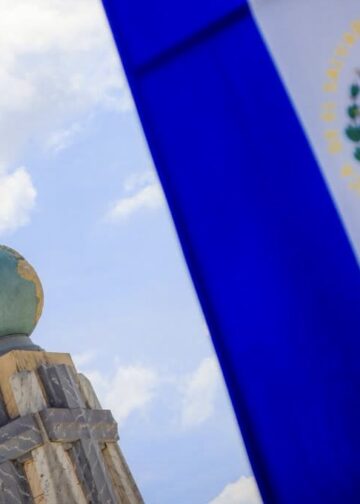 Plaza Salvador del Mundo se prepara para el Desfile de Independencia 2026