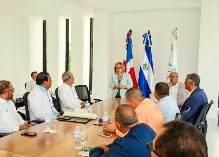 El Salvador fortalece vínculos comerciales y de inversión con sector empresarial de República Dominicana