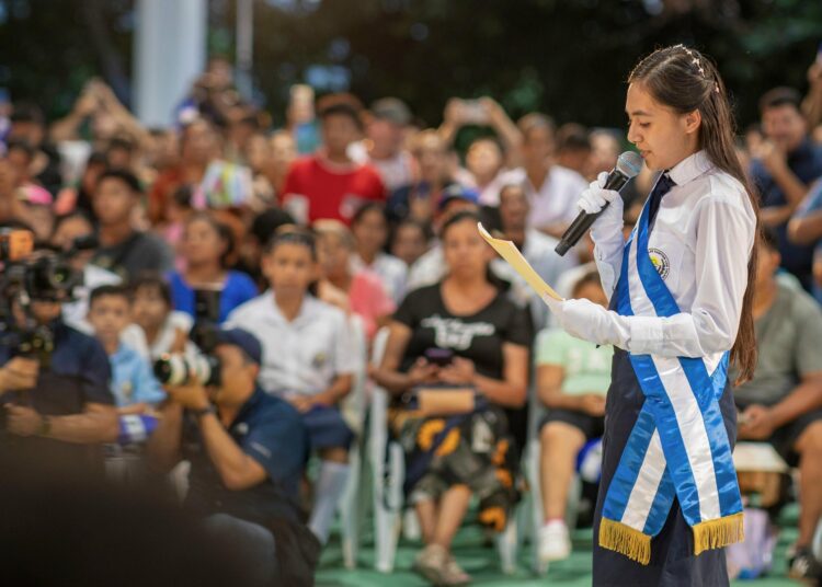 De caminar entre lodo y goteras a contar con una escuela y calle renovadas