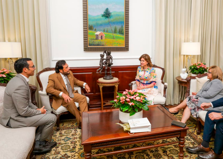 El Salvador y República Dominicana fortalecen lazos diplomáticos