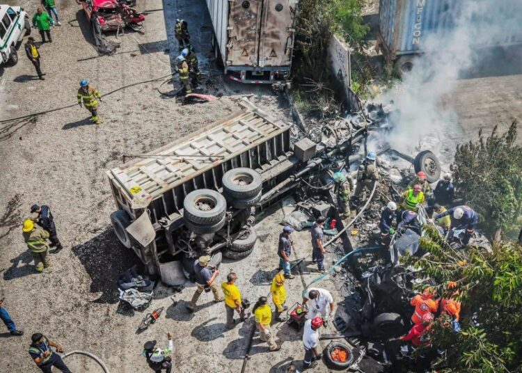 Conductor de volqueta se encuentra bajo custodia tras accidente que dejó un fallecido y siete lesionados