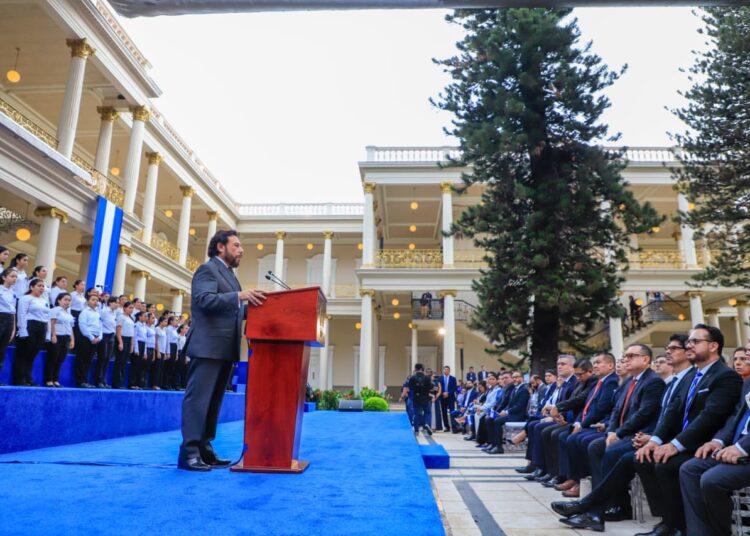 Vicepresidente Félix Ulloa encabeza inicio del Mes Cívico en el Palacio Nacional