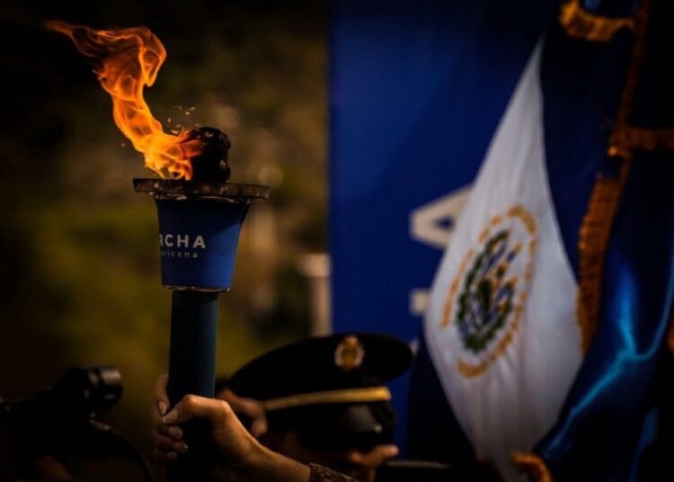 Antorcha Centroamericana llega a Honduras después de recorrer los 14 departamentos de El Salvador