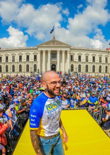 Dani Alves y Mr. Drip conocen destinos turísticos de El Salvador durante su visita