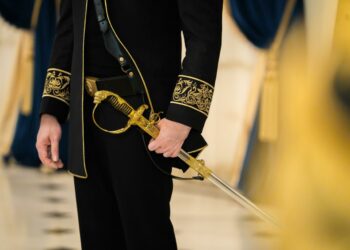 Presidente Bukele deposita sable conmemorativo en el nuevo mausoleo de Francisco Morazán