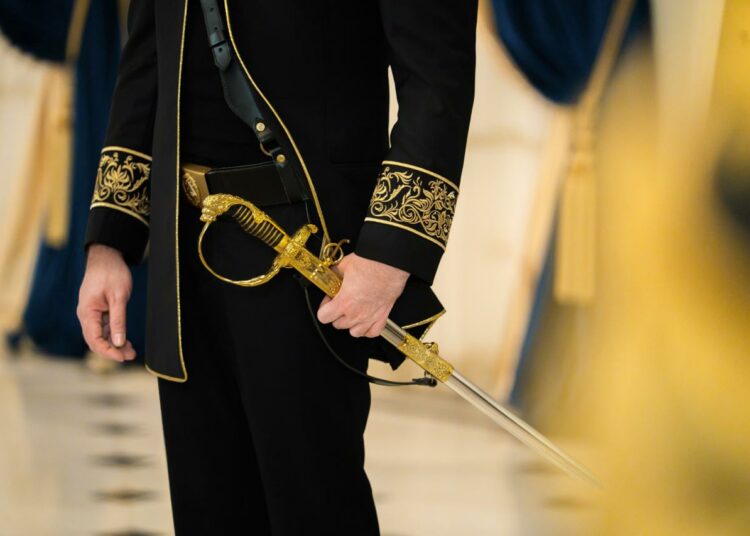 Presidente Bukele deposita sable conmemorativo en el nuevo mausoleo de Francisco Morazán