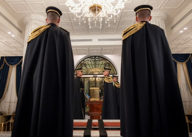 Restos de Francisco Morazán ya reposan en su nuevo mausoleo que abrirá este jueves