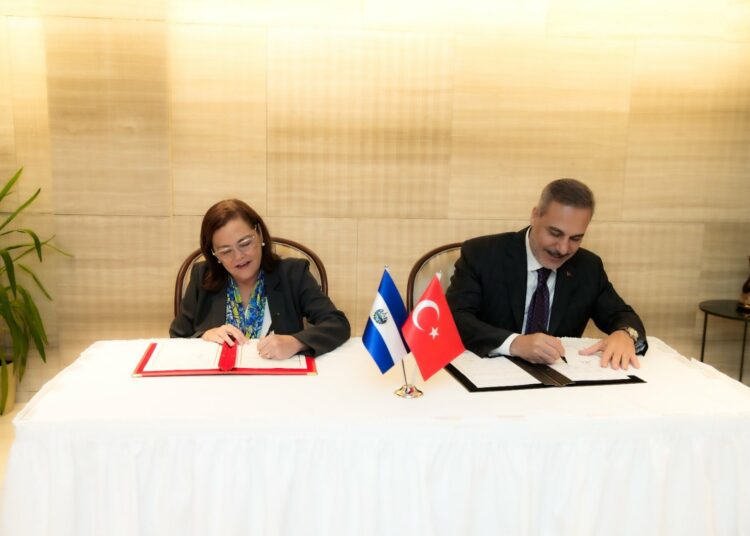 El Salvador y Türkiye buscan ampliar inversiones en agroexportación, tecnología y energías renovables