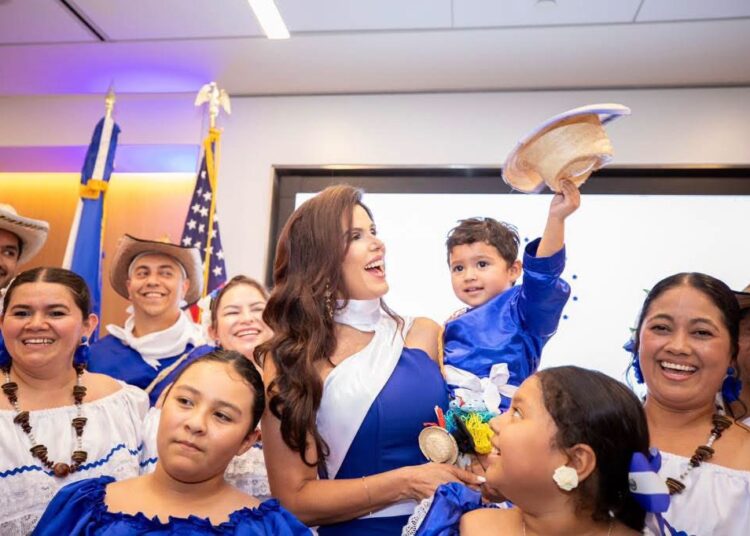 Salvadoreños radicados en Washington celebran los 205 aniversario de independencia