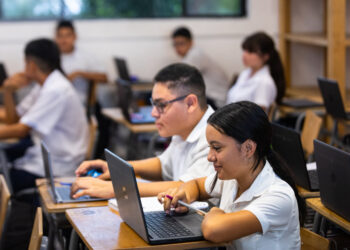 El Salvador mejora sus resultados en las tres áreas evaluadas por PISA 2025