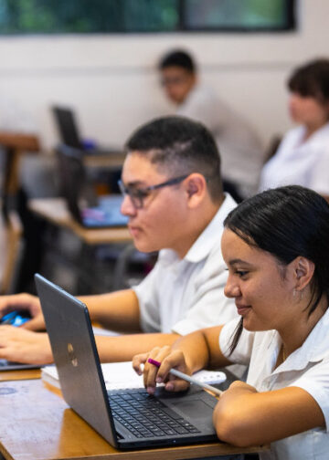 El Salvador mejora sus resultados en las tres áreas evaluadas por PISA 2025
