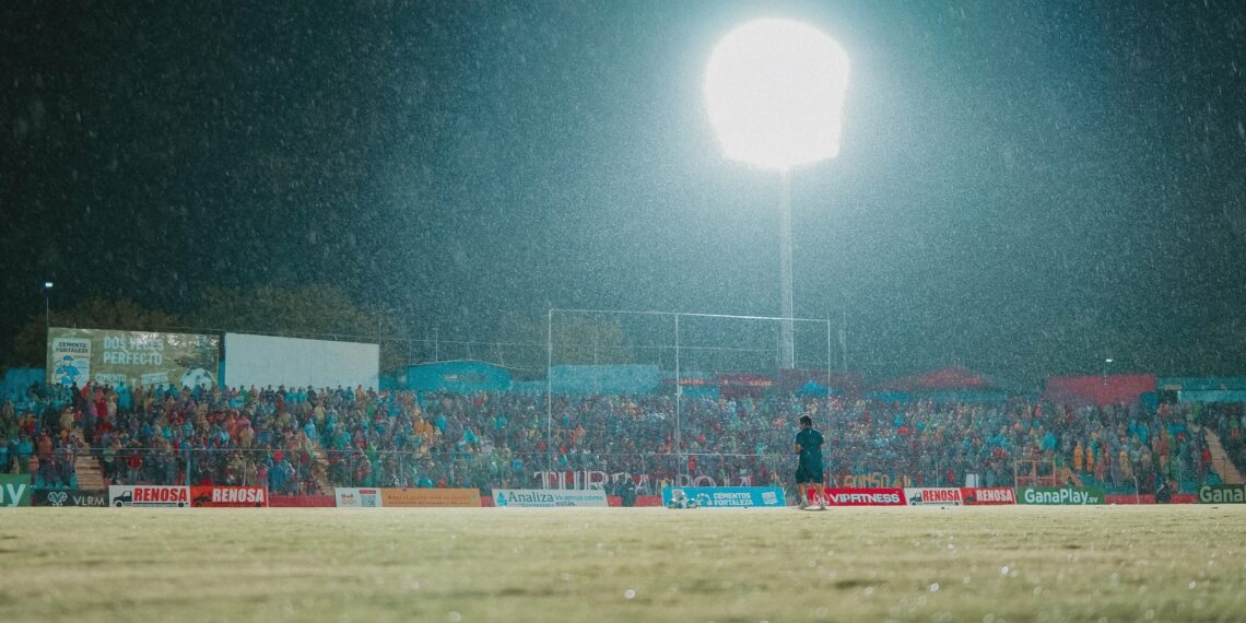 Suspenden juego entre FAS y Alianza por fuerte tormenta eléctrica en Santa Ana