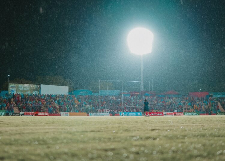 Suspenden juego entre FAS y Alianza por fuerte tormenta eléctrica en Santa Ana