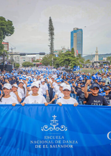 Estudiantes del CENAR y de las escuelas nacionales de Música y Danza participan en el desfile
