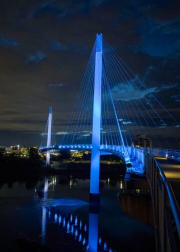 El azul y blanco de El Salvador iluminó emblemáticos lugares del mundo por los 205 años de Independencia