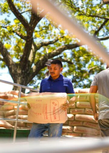 Entregan cemento para proyectos comunitarios en 32 cantones de Santa Ana Centro