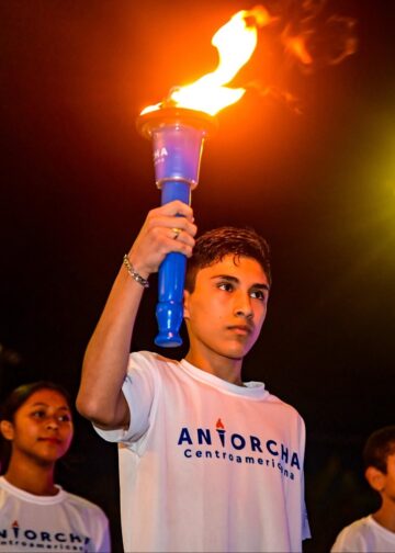 Antorcha Centroamericana recorre El Salvador con mensaje de paz y libertad