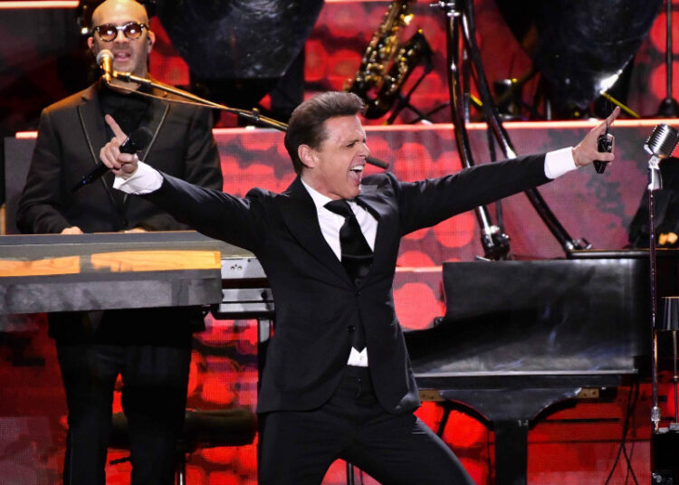 Luis Miguel anuncia su regreso a los escenarios con el “Tour 2027”