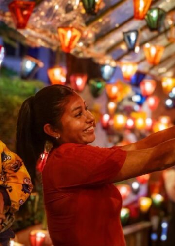 Ahuachapán se llena de luz y color con la celebración del Día de los Farolitos