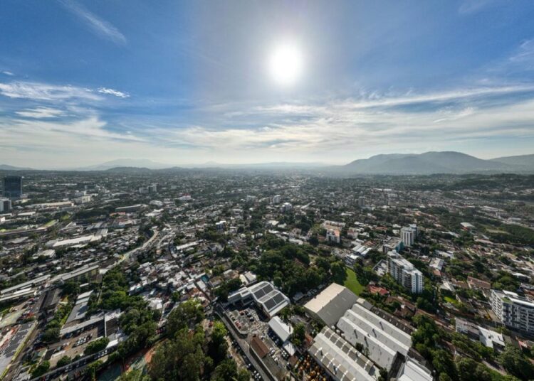 El Salvador tendrá cielo despejado por la mañana y lluvias puntuales durante la tarde y noche