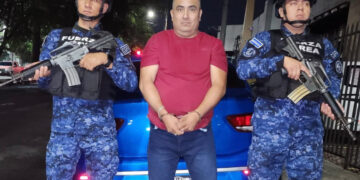 Capturan a hombre con droga, dinero en efectivo y dos celulares en la avenida Olímpica, San Salvador