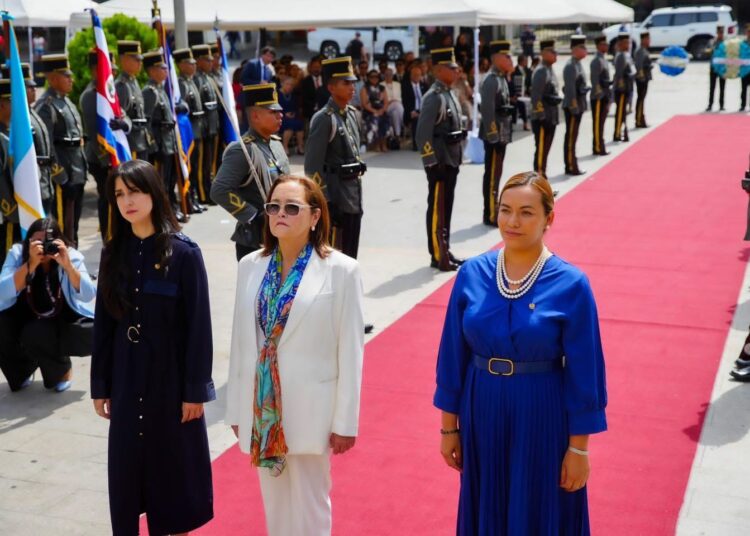 conmemora los 205 años de Independencia de Centroamérica en la plaza Libertad
