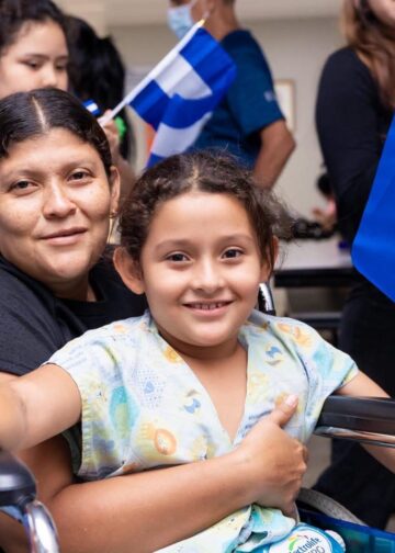 Niños del Hospital Bloom celebran la Independencia con orgullo salvadoreño