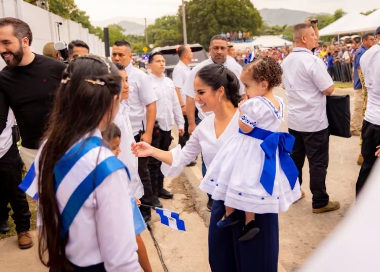 Primera dama Gabriela de Bukele destaca del nuevo Centro Escolar Cantón Los Toles 