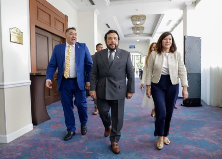 El Salvador destaca avances en regulación de activos digitales 