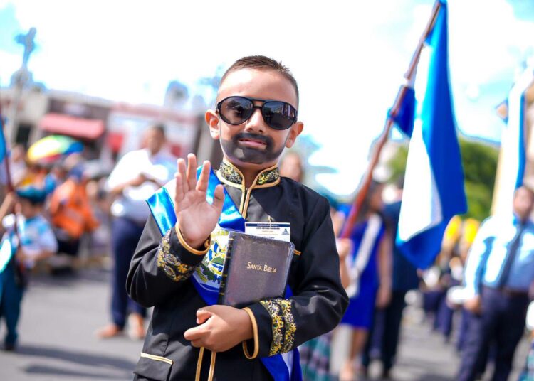 Primera infancia de Santa Ana Centro celebra la independencia con colorido desfile