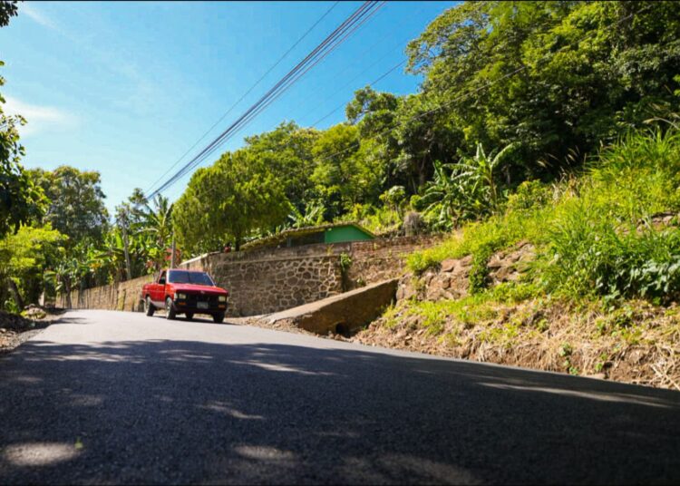 Pavimentan 2 kilómetros de la ruta Camones – Los Apoyos en Santa Ana Centro