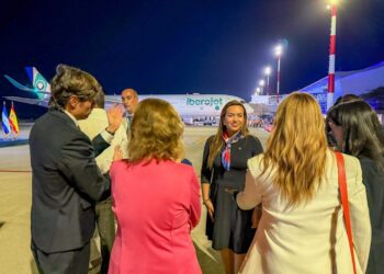 Iberojet acerca a la diáspora salvadoreña con su país, destaca Patricia Godinez