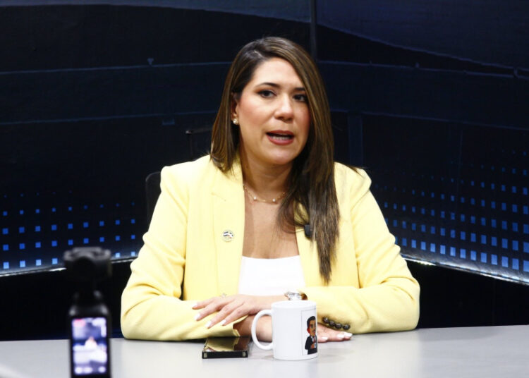 Mayteé Iraheta cuestiona la prolongación del Régimen de Excepción y evita definir su continuidad