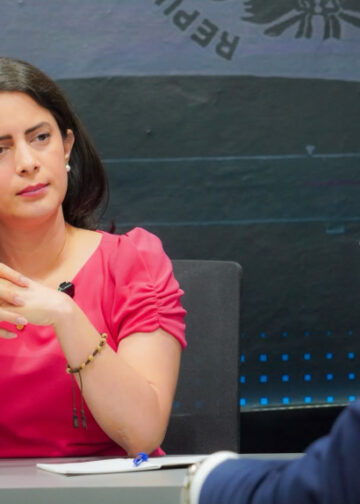 Filtración de audios revela estrategia interna de VAMOS contra Claudia Ortiz
