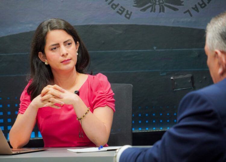 Filtración de audios revela estrategia interna de VAMOS contra Claudia Ortiz