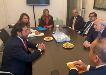 Vicepresidente Félix Ulloa aborda en Cataluña oportunidades de cooperación para El Salvador