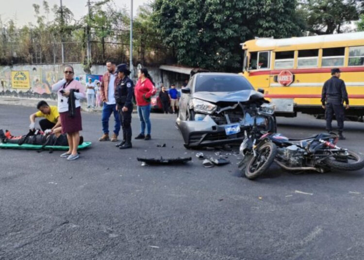 Distracción al volante figura entre las principales causas de accidentes de tránsito