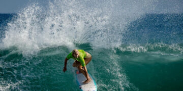 El Salvador impulsa el surf juvenil con competencia internacional en Surf City