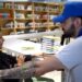 Adriano Zendejas conversa con niña salvadoreña sobre Bukele y su afición por la lectura