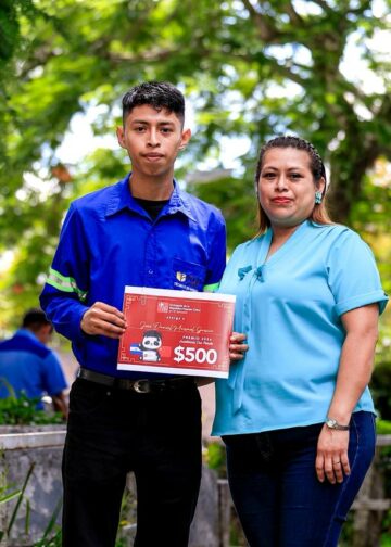 José Daniel Mármol madruga desde Chinameca para cumplir su sueño de terminar su carrera
