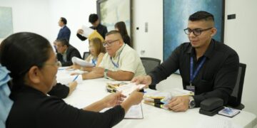 Entregan capital semilla a 178 emprendedoras graduadas del programa Mujer Emprende