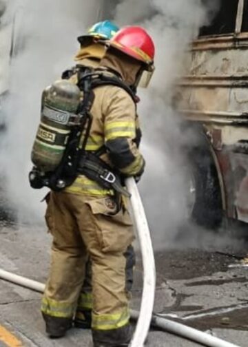 Controlan incendio de autobús del transporte público en El Carmen, La Unión Norte