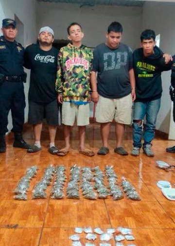 Capturan a sujetos que escondían droga enterrándola en Cuidad Arce
